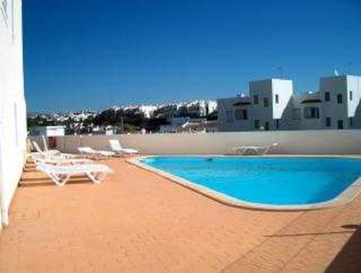 Vilas do Mar communal swimming pool